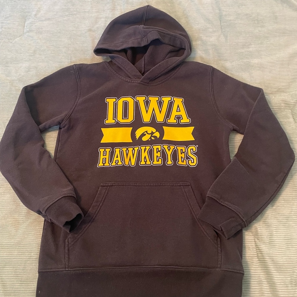 Juniors/Girls Iowa Hawkeyes Hoodie in Black and Yellow